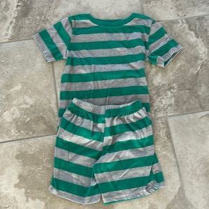 Carter like new pajama set